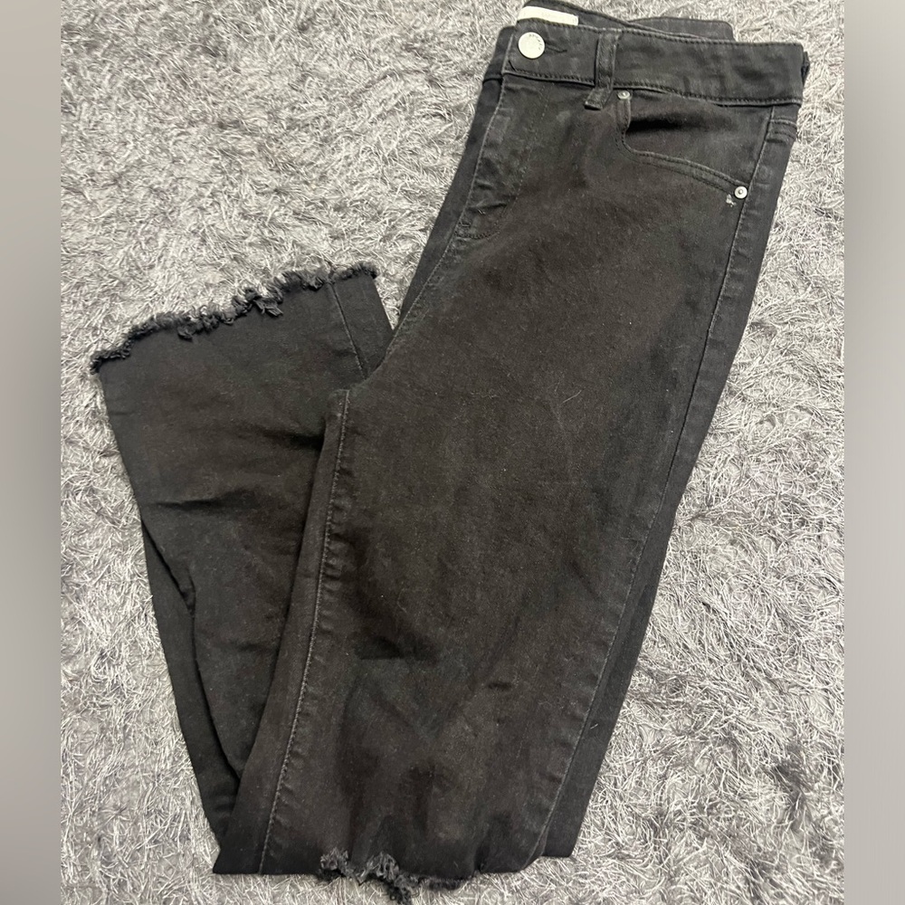 Ivy + Main Dark Gray Distressed Jeans!